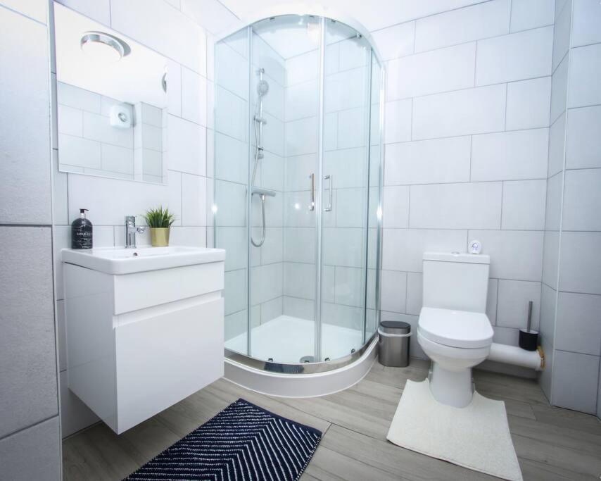 No12-Luxe Living Guest Apartment- 1 Bed-Garden-Private Parking-Wifi-Beach-City 스완지 외부 사진